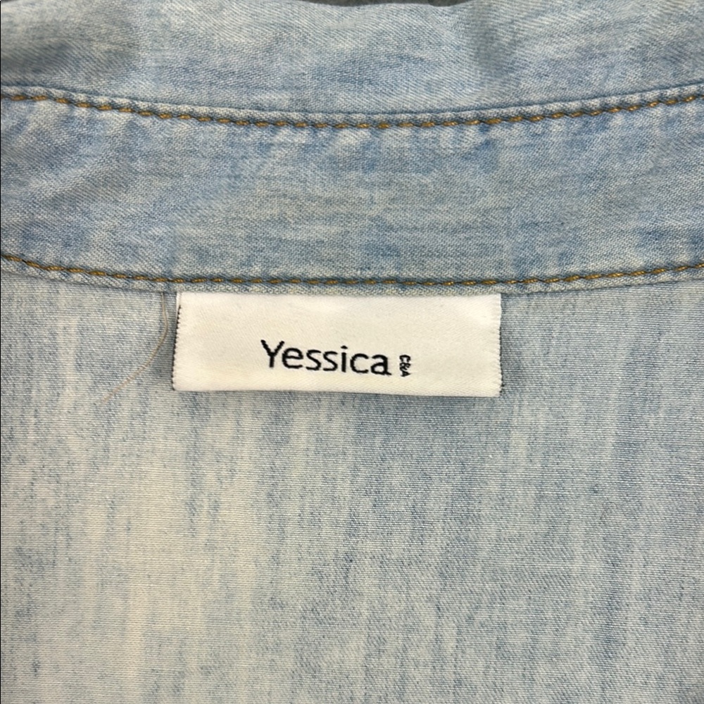 Yessica Studded Light Blue Denim Shirt | Size 18 (AU 46) | Button-Down - Picture 2 of 13